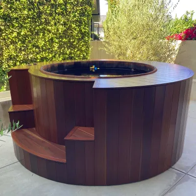 Hot tub wrapped with South Pacific Redwood Manilkara Torem 1200 3