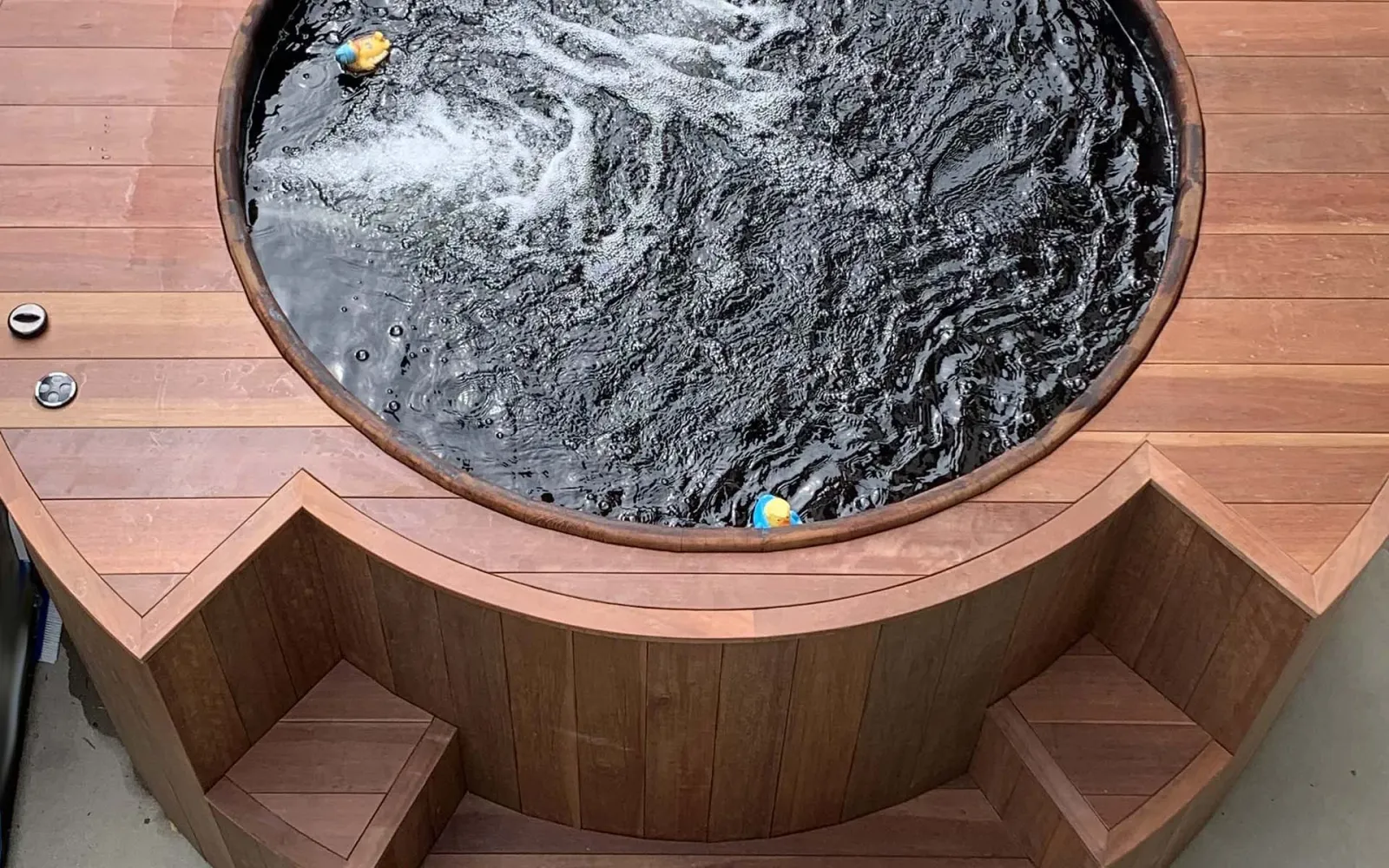 Hot Tub Wrapped With South Pacific Redwood Manilkara Torem 1920x1200