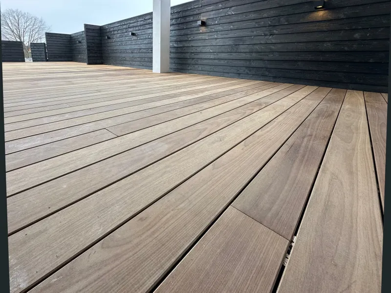 DuraTau thermally modified Tauari deck boards, rooftop terrace