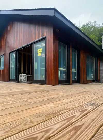 Korina house with Pine deck