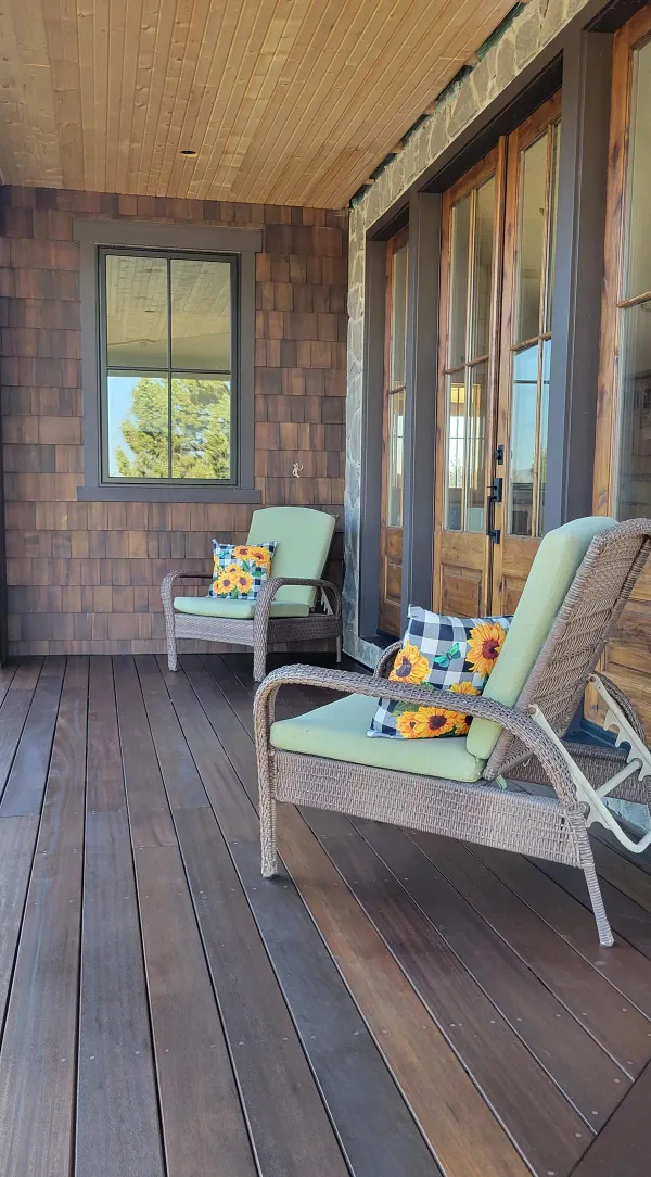 Magnificent Dream Home in Terrebonne, Oregon - Bangkirai Decking