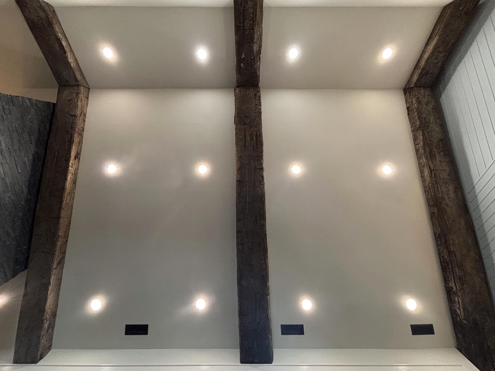 Reclaimed Hardwood used in Alabama Home by Oakley Homes LLC